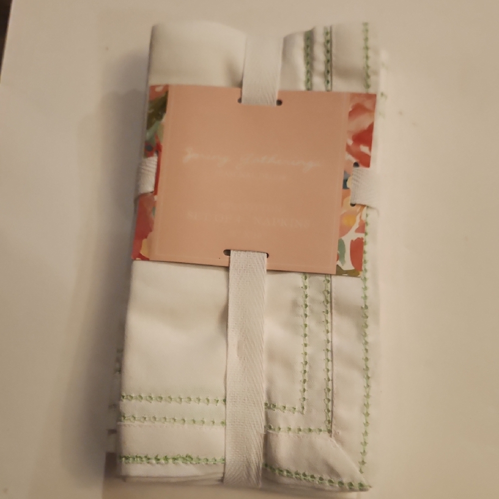 Set Of 4 WHITE Spring NAPKINS,